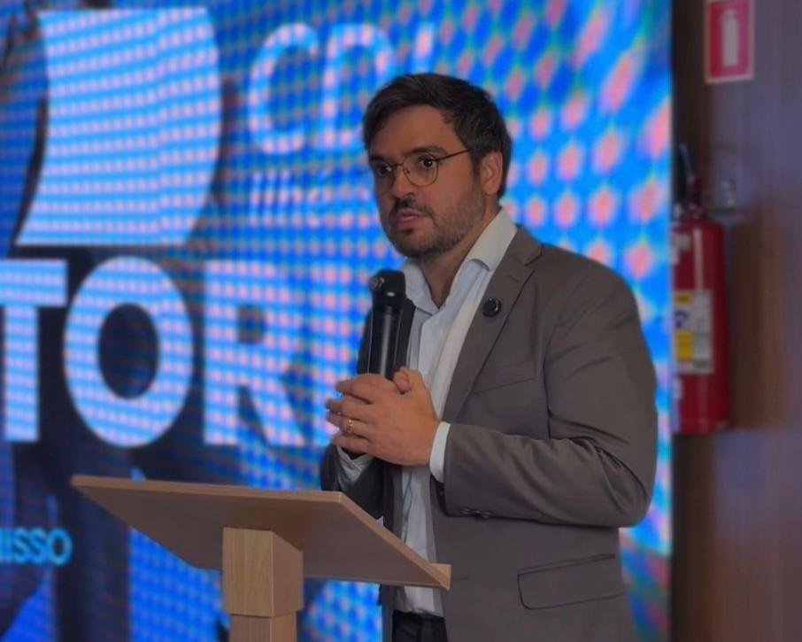 PREFEITO VALDERICO JUNIOR PRESTIGIA POSSE DA NOVA DIRETORIA DA CDL DE ILHÉUS