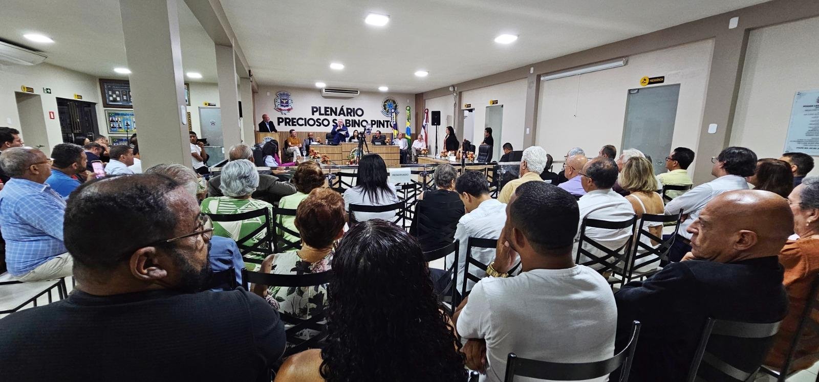 CARLOS SODRÉ RECEBE COMENDA EM ITAPÉ E LANÇA SUA PRÉ-CANDIDATURA AO SENADO CARLOS SODRÉ RECEBE COMENDA EM ITAPÉ E LANÇA SUA PRÉ-CANDIDATURA AO SENADO