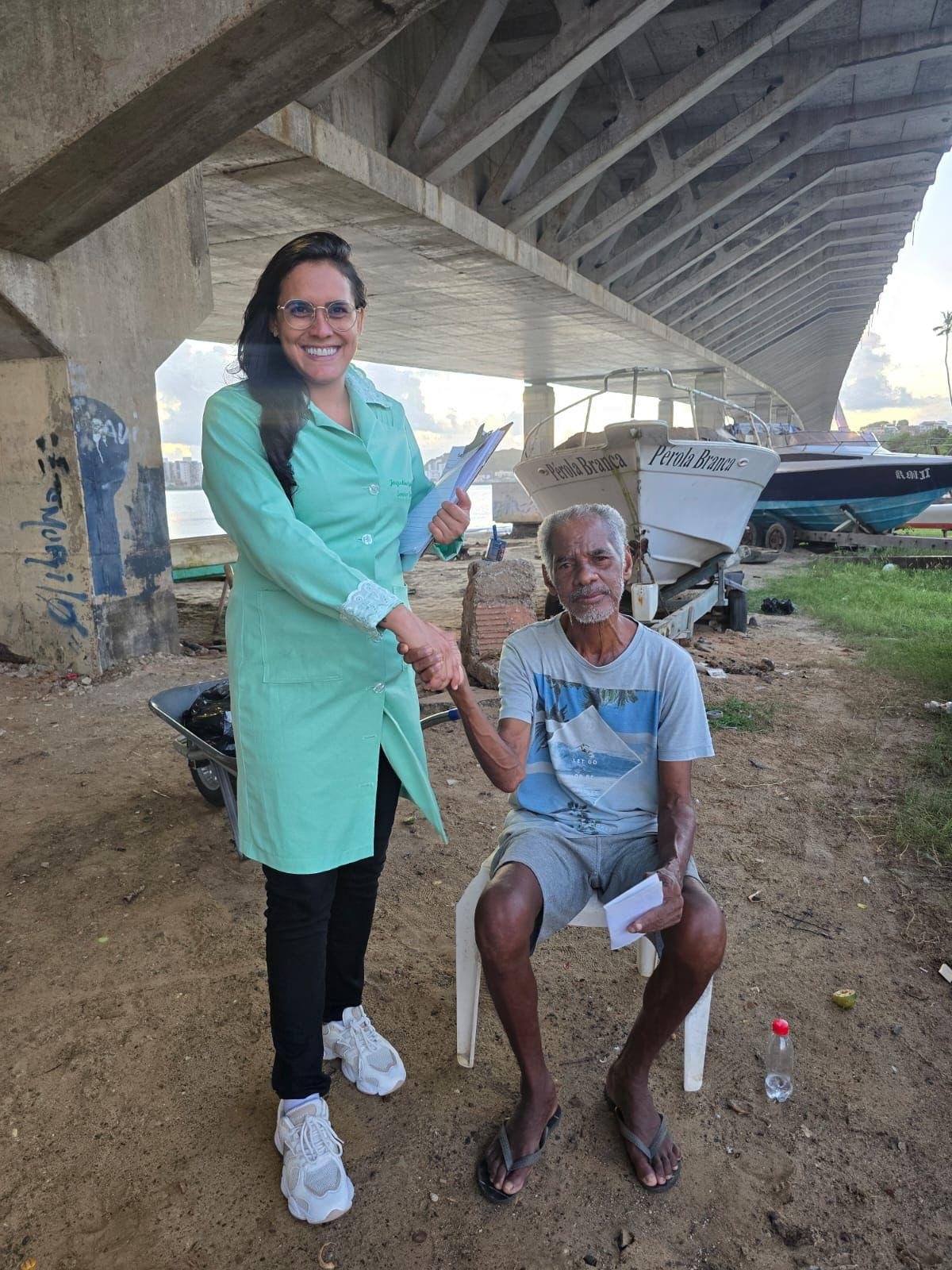 CONSULTÓRIO NA RUA LEVA VACINAÇÃO CONTRA A GRIPE À POPULAÇÃO EM SITUAÇÃO DE RUA EM ILHÉUS CONSULTÓRIO NA RUA LEVA VACINAÇÃO CONTRA A GRIPE À POPULAÇÃO EM SITUAÇÃO DE RUA EM ILHÉUS