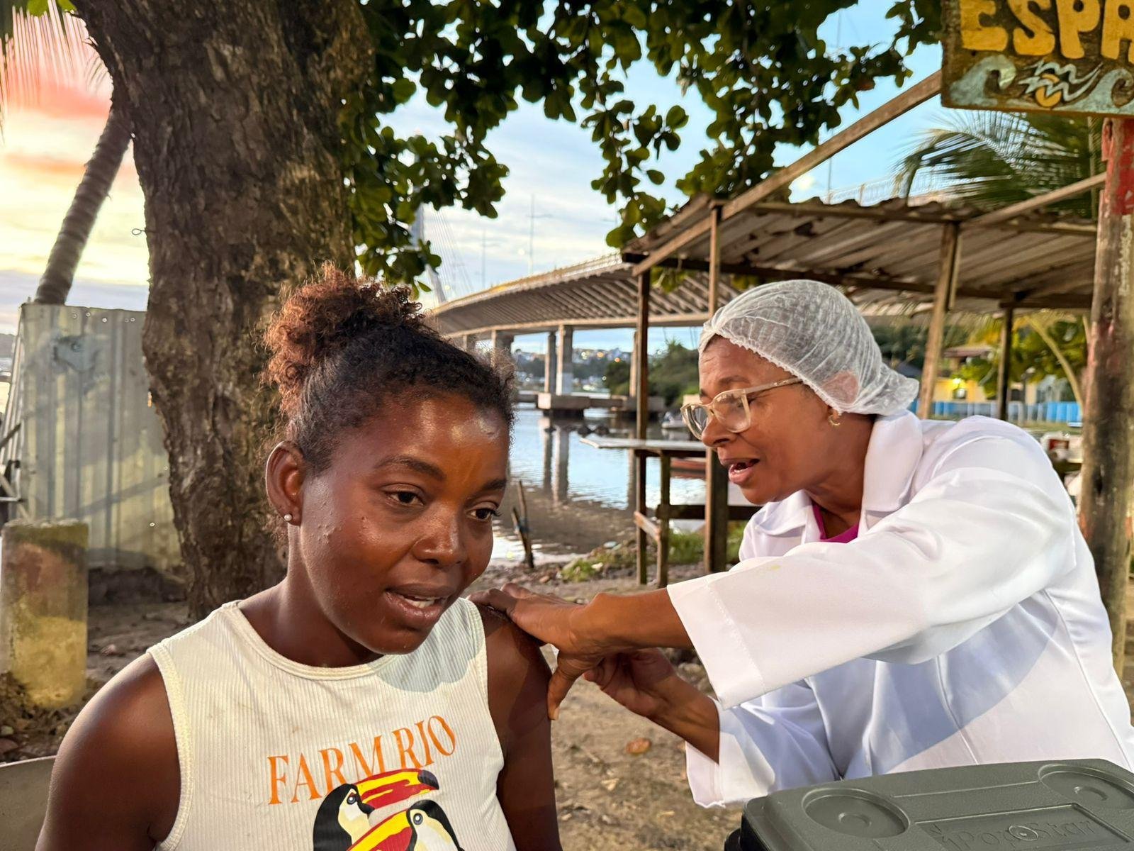 CONSULTÓRIO NA RUA LEVA VACINAÇÃO CONTRA A GRIPE À POPULAÇÃO EM SITUAÇÃO DE RUA EM ILHÉUS CONSULTÓRIO NA RUA LEVA VACINAÇÃO CONTRA A GRIPE À POPULAÇÃO EM SITUAÇÃO DE RUA EM ILHÉUS