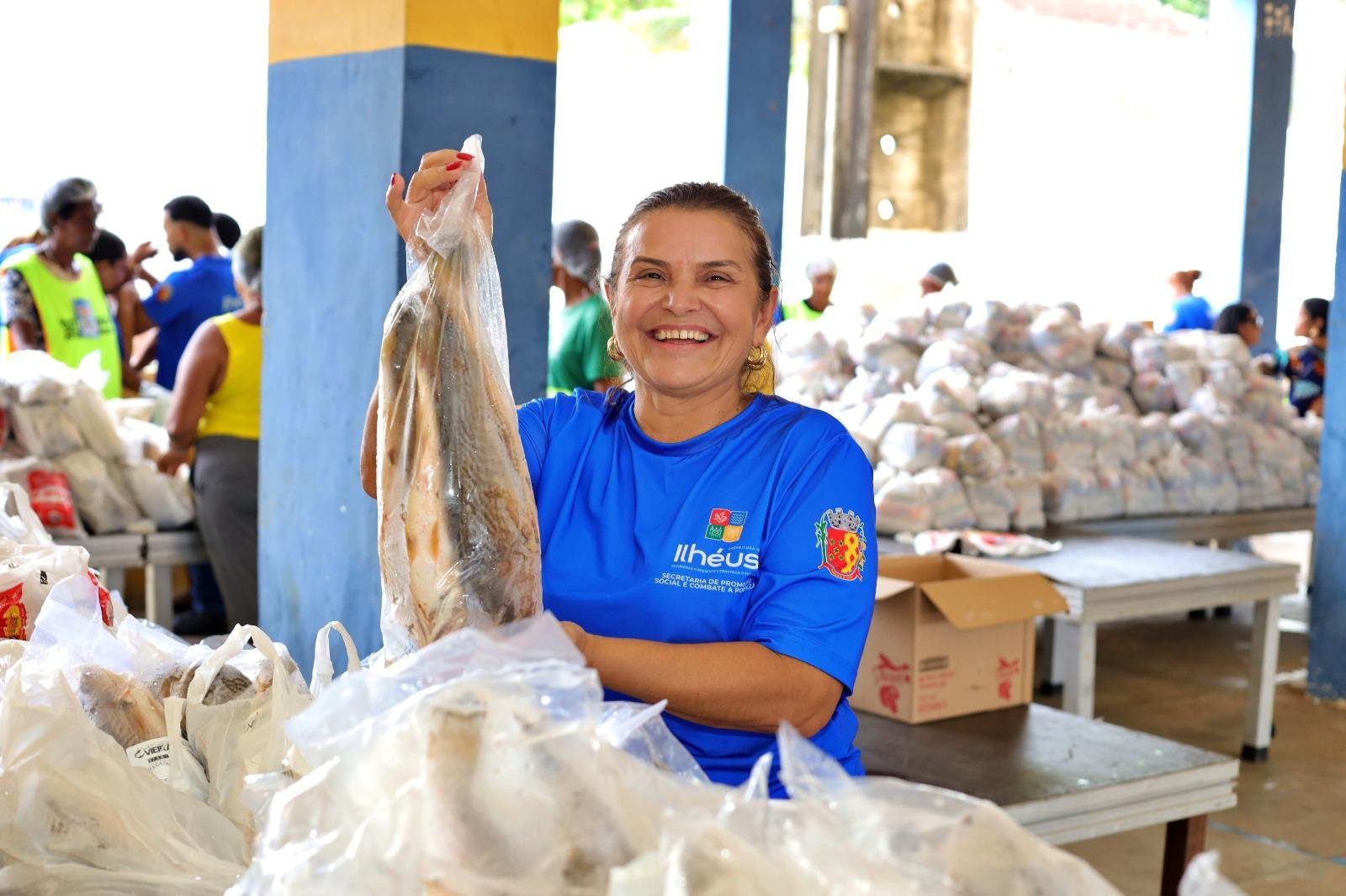 20 TONELADAS DE PEIXE SÃO DISTRIBUÍDAS PARA FAMÍLIAS EM VULNERABILIDADE SOCIAL DE ILHÉUS