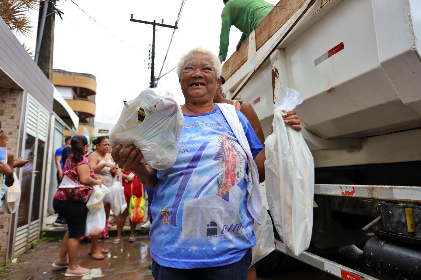 20 TONELADAS DE PEIXE SÃO DISTRIBUÍDAS PARA FAMÍLIAS EM VULNERABILIDADE SOCIAL DE ILHÉUS