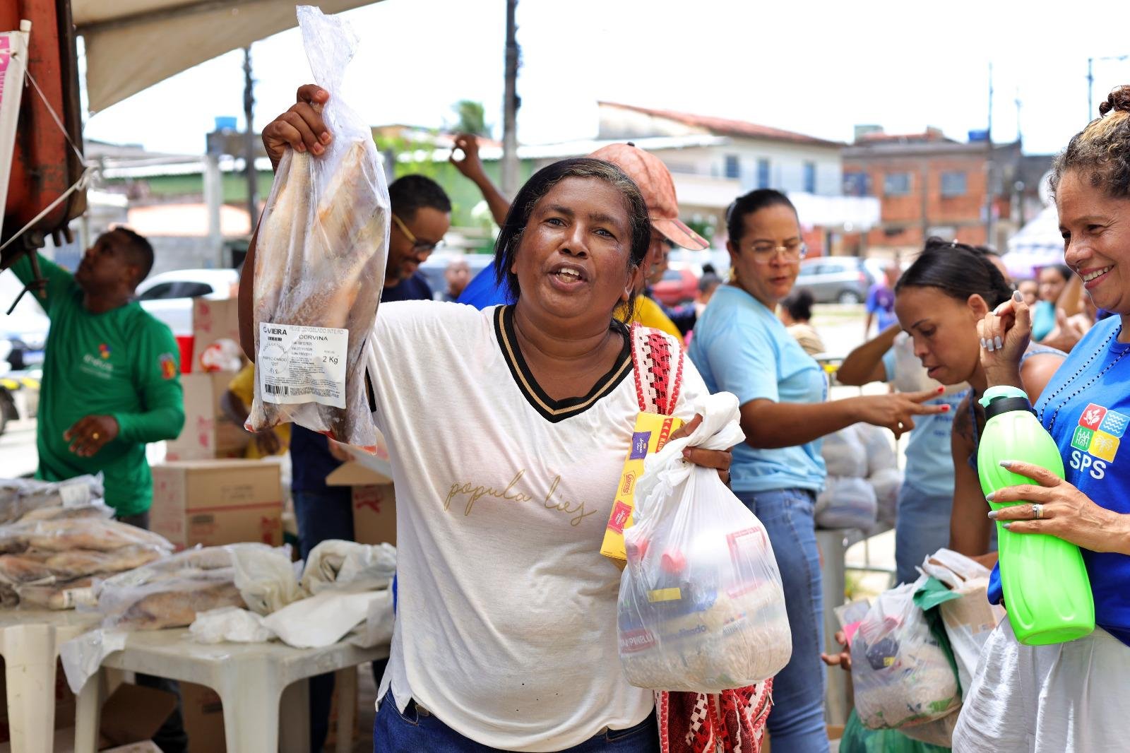20 TONELADAS DE PEIXE SÃO DISTRIBUÍDAS PARA FAMÍLIAS EM VULNERABILIDADE SOCIAL DE ILHÉUS