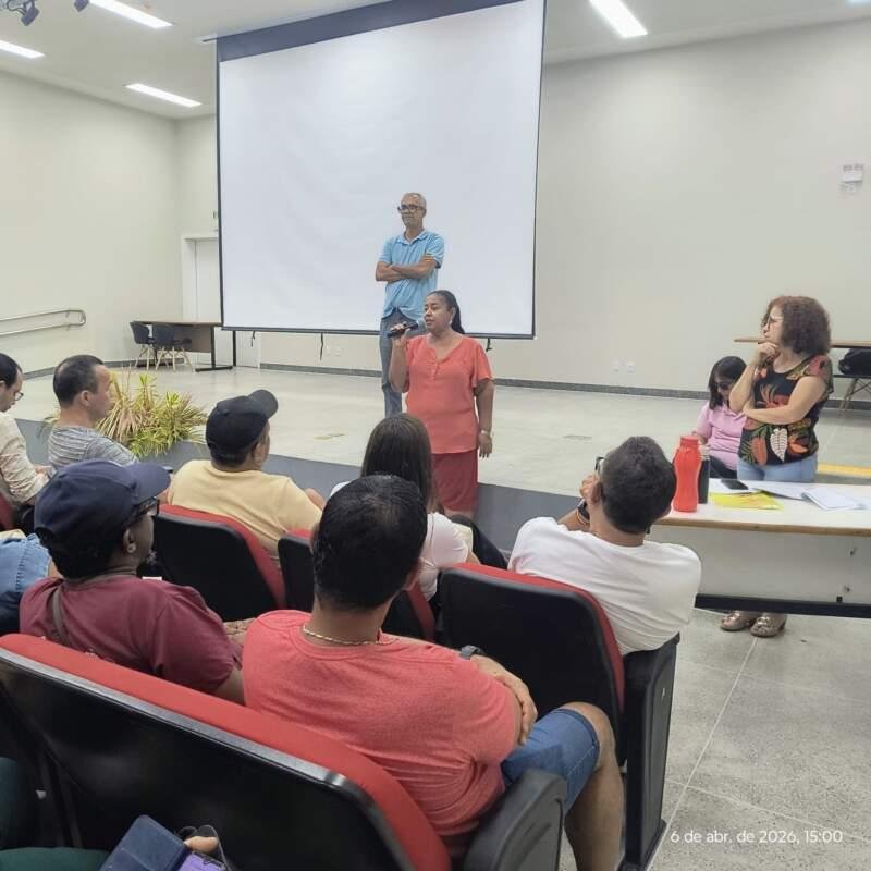 PROFESSORES DE ILHÉUS AMEAÇAM PARALISAÇÃO DE ADVERTÊNCIA PROFESSORES DE ILHÉUS AMEAÇAM PARALISAÇÃO DE ADVERTÊNCIA