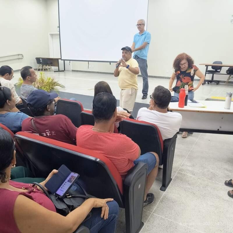 PROFESSORES DE ILHÉUS AMEAÇAM PARALISAÇÃO DE ADVERTÊNCIA PROFESSORES DE ILHÉUS AMEAÇAM PARALISAÇÃO DE ADVERTÊNCIA