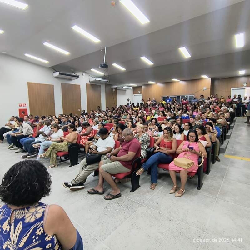 PROFESSORES DE ILHÉUS AMEAÇAM PARALISAÇÃO DE ADVERTÊNCIA PROFESSORES DE ILHÉUS AMEAÇAM PARALISAÇÃO DE ADVERTÊNCIA