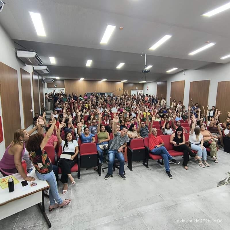 PROFESSORES DE ILHÉUS AMEAÇAM PARALISAÇÃO DE ADVERTÊNCIA PROFESSORES DE ILHÉUS AMEAÇAM PARALISAÇÃO DE ADVERTÊNCIA