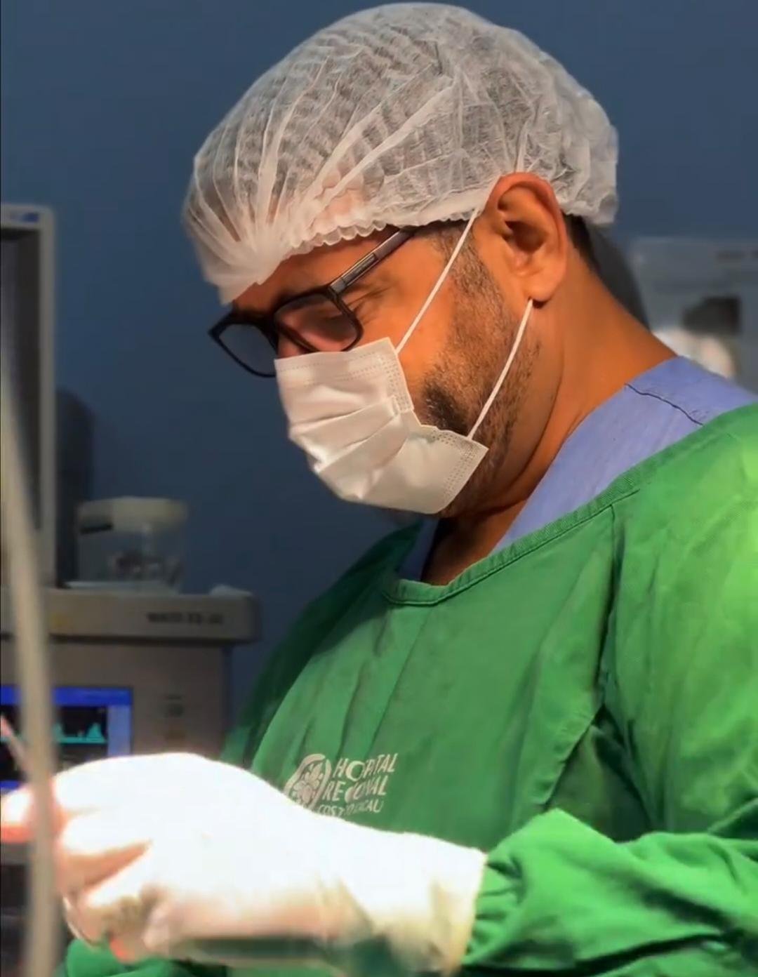 CIRURGIA BUCOMAXILO DO HRCC REMOVE LÂMINA ALOJADA EM ROSTO DE PACIENTE E DEVOLVE QUALIDADE DE VIDA APÓS UMA DÉCADA DE DORES