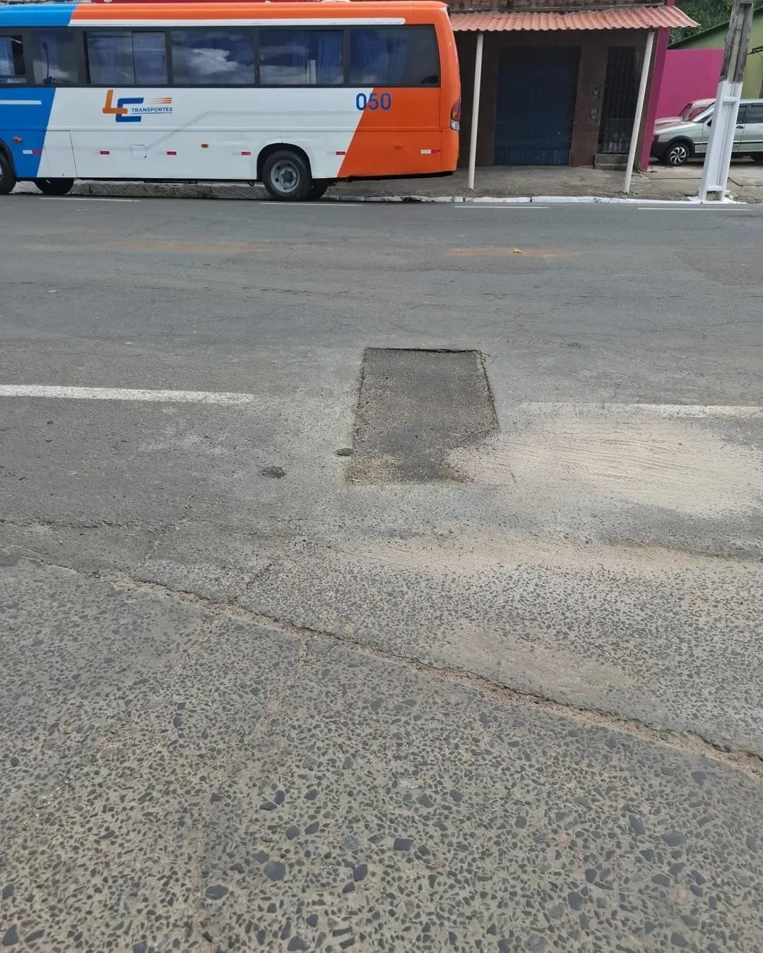 MORADORES DENUNCIAM FALHAS EM OBRAS DE VALAS PARA POSSÍVEL REDE DE GÁS ENTRE BARRA DO ITAÍPE, AV. ACM E AV. SEVERINO VIEIRA, ZONA NORTE DE ILHÉUS