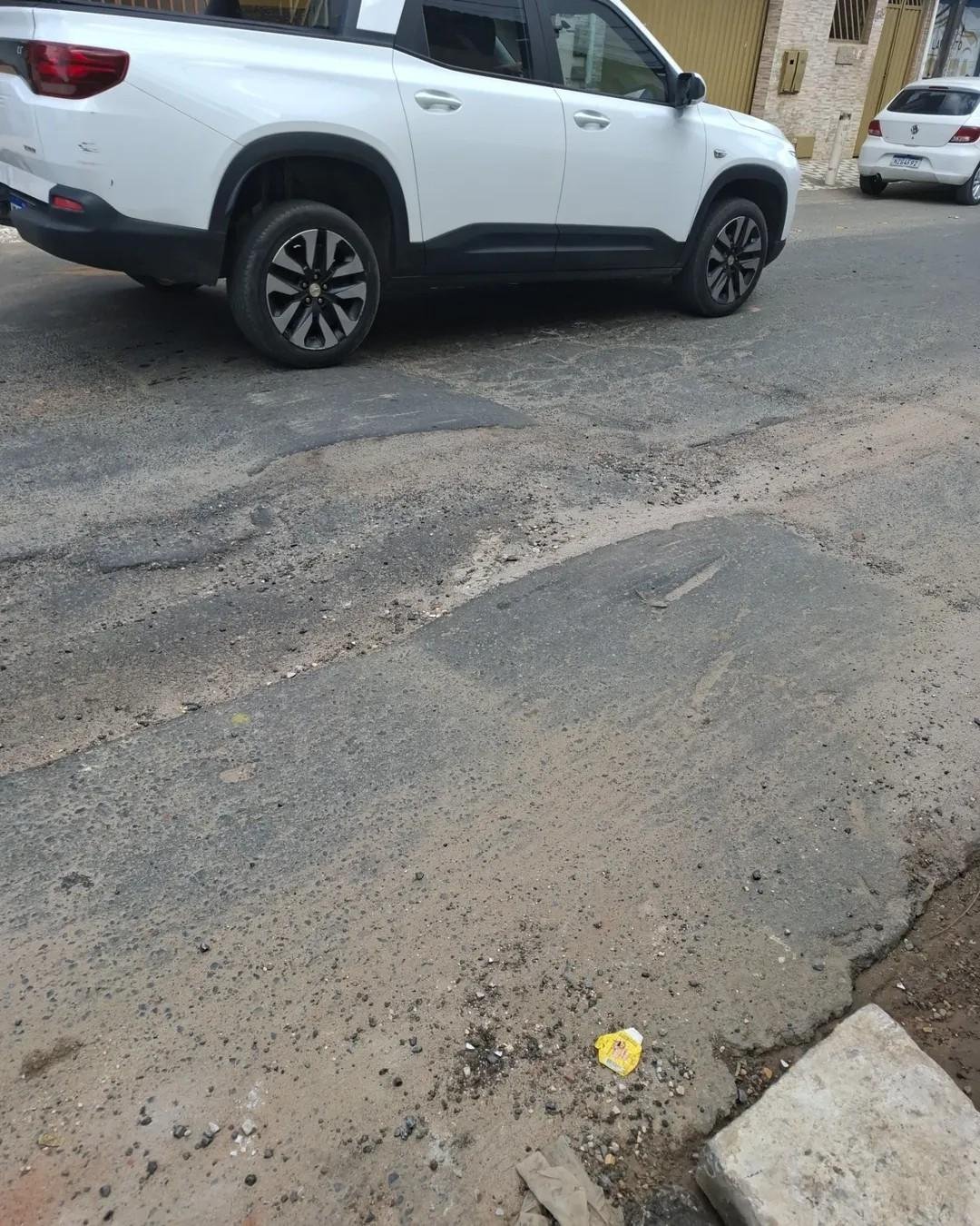 MORADORES DENUNCIAM FALHAS EM OBRAS DE VALAS PARA POSSÍVEL REDE DE GÁS ENTRE BARRA DO ITAÍPE, AV. ACM E AV. SEVERINO VIEIRA, ZONA NORTE DE ILHÉUS