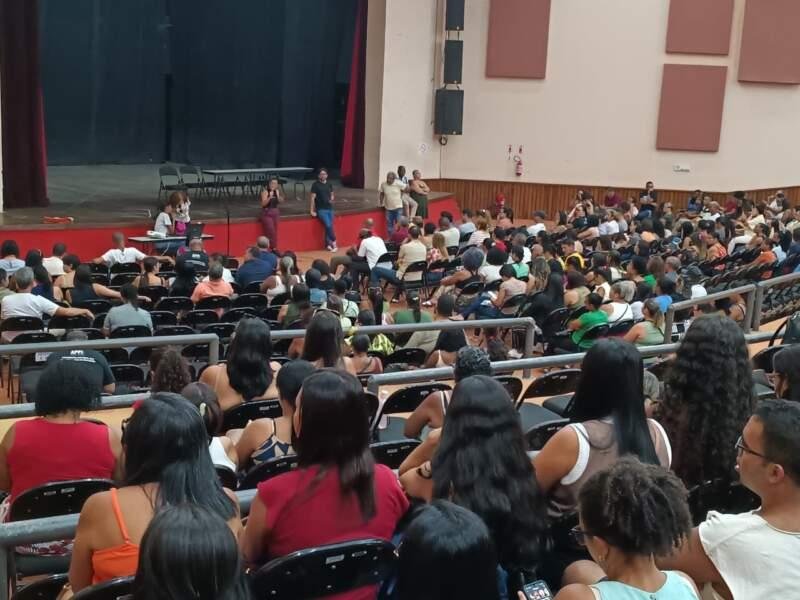 EDUCAÇÃO DE ILHÉUS APROVA PROPOSTA COM REAJUSTE NO PISO E PAGAMENTO RETROATIVO DO TICKET