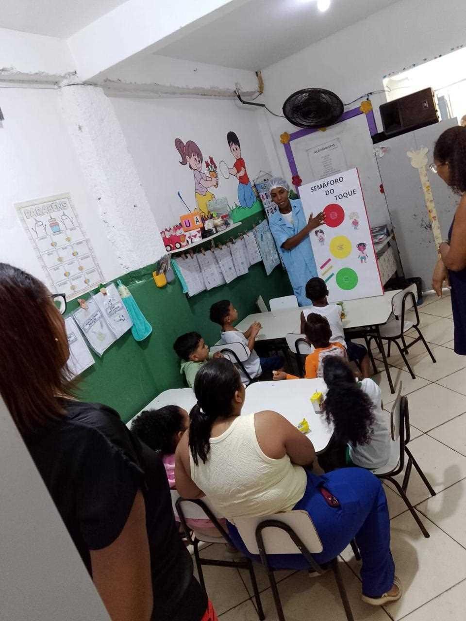 SAÚDE NAS ESCOLAS DE ILHÉUS TERÁ VACINAÇÃO, ORIENTAÇÃO BUCAL E AÇÕES SOBRE SAÚDE MENTAL ATÉ O FIM DE MAIO SAÚDE NAS ESCOLAS DE ILHÉUS TERÁ VACINAÇÃO, ORIENTAÇÃO BUCAL E AÇÕES SOBRE SAÚDE MENTAL ATÉ O FIM DE MAIO
