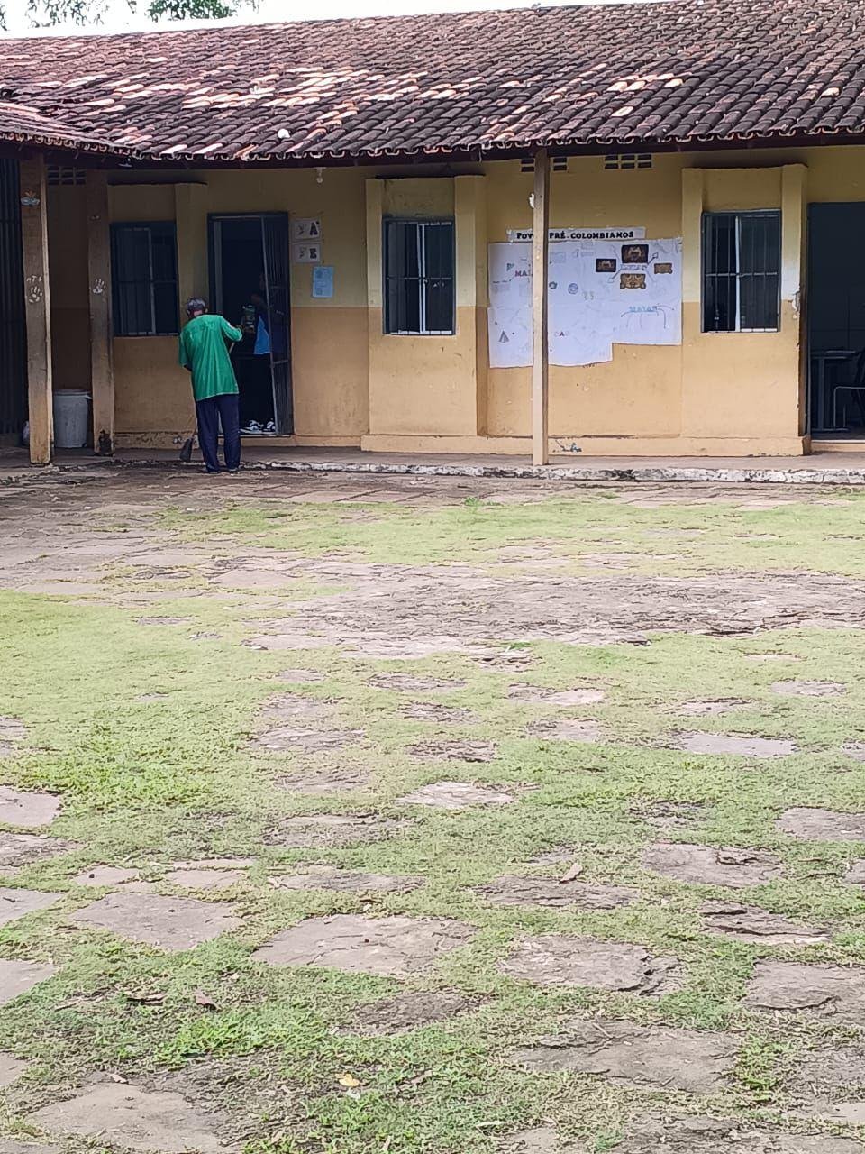 ESCOLA DO BANCO DA VITÓRIA RECEBE SERVIÇOS DE MANUTENÇÃO DA ÁREA EXTERNA ESCOLA DO BANCO DA VITÓRIA RECEBE SERVIÇOS DE MANUTENÇÃO DA ÁREA EXTERNA