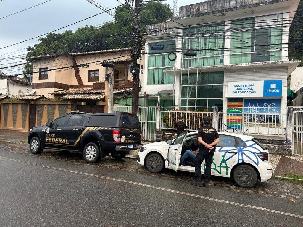 OPERAÇÃO DA PF APURA SUPOSTO DESVIO DE MAIS DE R$ 1,7 MILHÃO NA MERENDA ESCOLAR DE ILHÉUS OPERAÇÃO DA PF APURA SUPOSTO DESVIO DE MAIS DE R$ 1,7 MILHÃO NA MERENDA ESCOLAR DE ILHÉUS