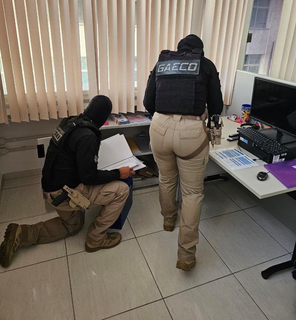 EX-VEREADORA DE SALVADOR LEO KRET É ALVO DE OPERAÇÃO DO MP-BA QUE INVESTIGA POSSÍVEIS DESVIOS DE VERBAS PÚBLICAS DO CARNAVAL EX-VEREADORA DE SALVADOR LEO KRET É ALVO DE OPERAÇÃO DO MP-BA QUE INVESTIGA POSSÍVEIS DESVIOS DE VERBAS PÚBLICAS DO CARNAVAL