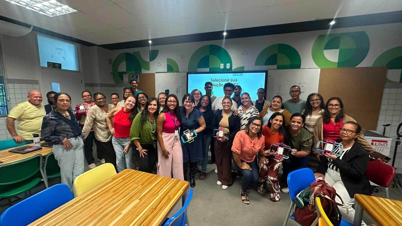 EDUCAÇÃO INTEGRAL DE ILHÉUS PARTICIPA DE OFICINA DE ROBÓTICA EDUCACIONAL