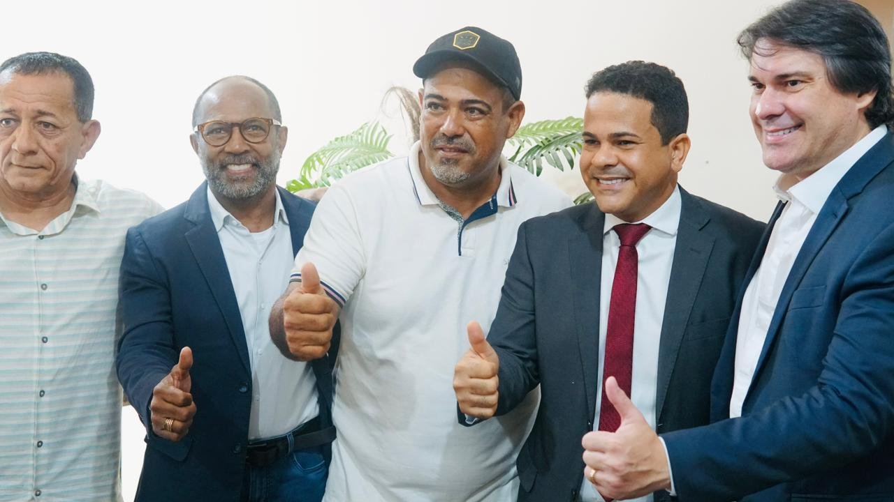 BEBETO GALVÃO DESTACA POTENCIAL TURÍSTICO E ECONÔMICO DE CAMAMU DURANTE FESTIVIDADES DO ANIVERSÁRIO DA CIDADE