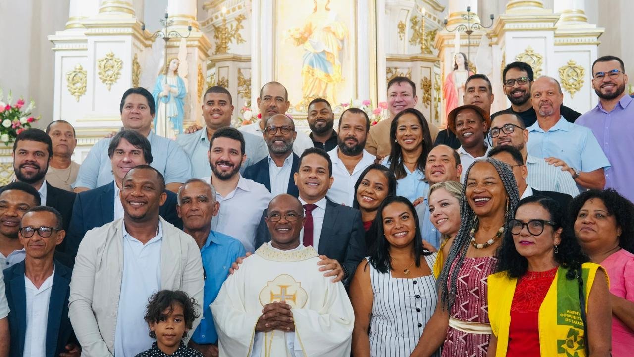 BEBETO GALVÃO DESTACA POTENCIAL TURÍSTICO E ECONÔMICO DE CAMAMU DURANTE FESTIVIDADES DO ANIVERSÁRIO DA CIDADE