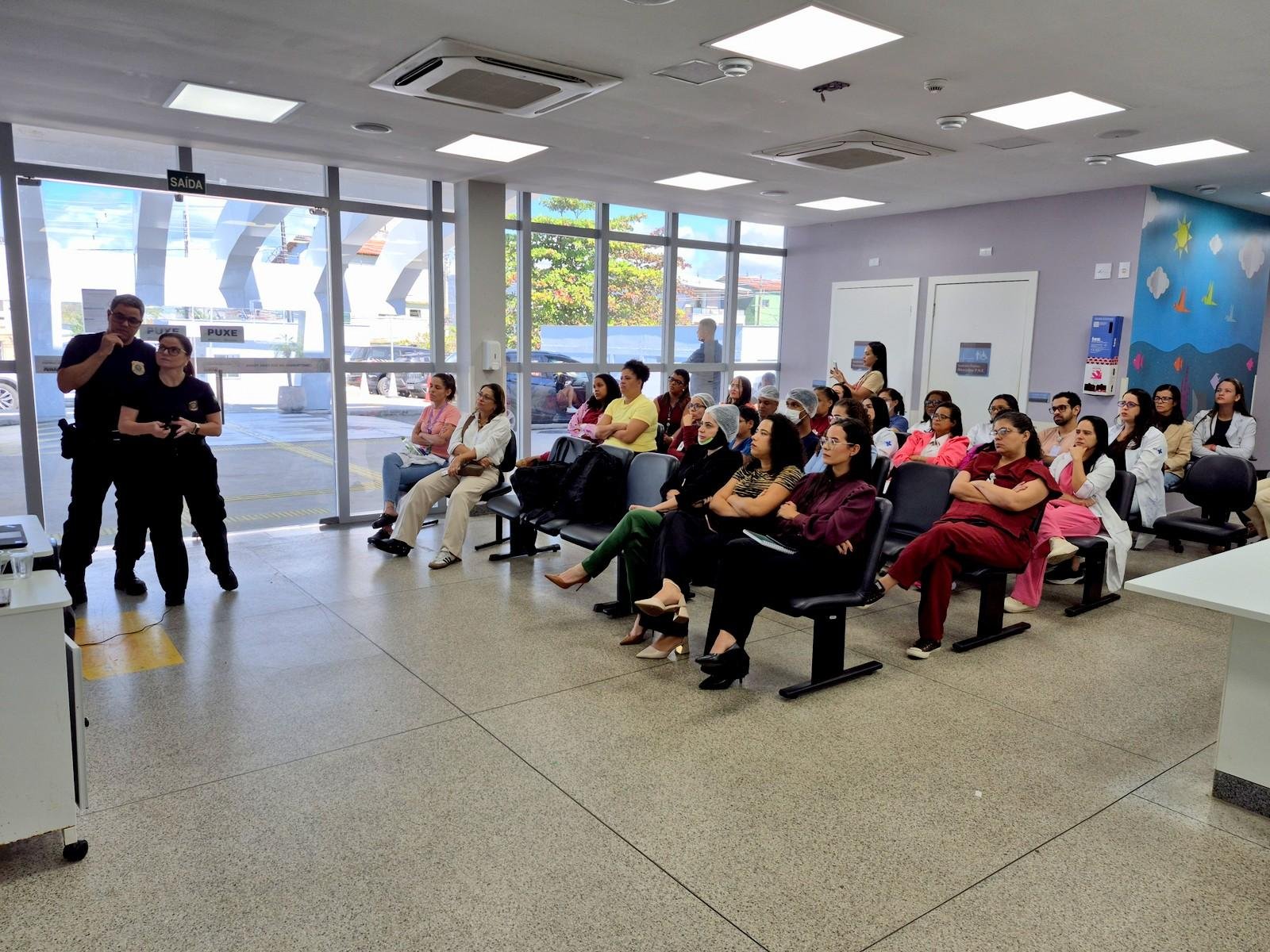 POLÍCIA FEDERAL APRESENTA PROGRAMA GUARDIÕES DA INFÂNCIA E CAPACITA EQUIPE DO MATERNO-INFANTIL DE ILHÉUS PARA IDENTIFICAR VÍTIMAS DE CRIMES VIRTUAIS