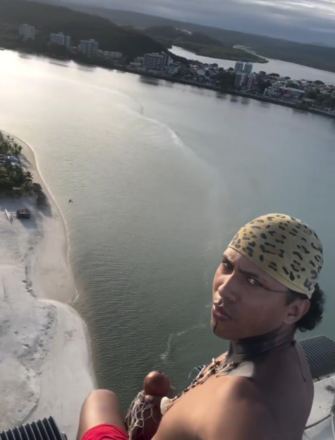 HOMEM ESCALA MASTRO DA PONTE JORGE AMADO E ACENDE ALERTA PARA RISCOS DA PRÁTICA HOMEM ESCALA MASTRO DA PONTE JORGE AMADO E ACENDE ALERTA PARA RISCOS DA PRÁTICA