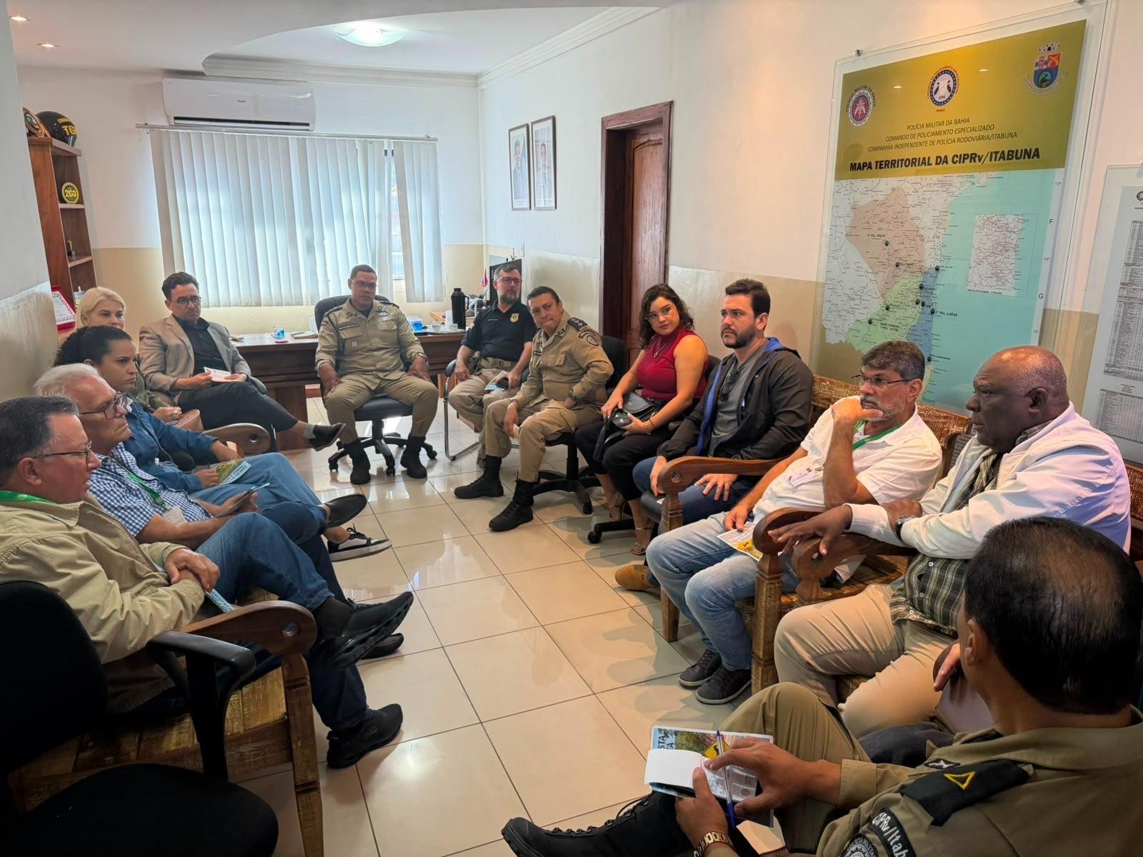 FORÇA-TAREFA DEFINE OPERAÇÃO PARA COMBATER ANIMAIS SOLTOS NAS RODOVIAS E AVENIDAS DE ITABUNA FORÇA-TAREFA DEFINE OPERAÇÃO PARA COMBATER ANIMAIS SOLTOS NAS RODOVIAS E AVENIDAS DE ITABUNA
