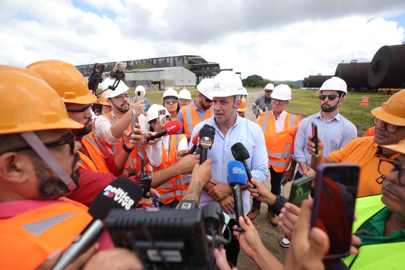 OBRAS DA PONTE SALVADOR-ITAPARICA AVANÇAM E MOBILIZAÇÃO DO CANTEIRO JÁ CHEGA A 10% OBRAS DA PONTE SALVADOR-ITAPARICA AVANÇAM E MOBILIZAÇÃO DO CANTEIRO JÁ CHEGA A 10%
