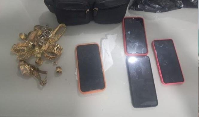 OPERAÇÃO JANUS CUMPRE MANDADOS NO CONJUNTO PENAL DE ITABUNA E PRENDE QUATRO INVESTIGADOS POR TRÁFICO OPERAÇÃO JANUS CUMPRE MANDADOS NO CONJUNTO PENAL DE ITABUNA E PRENDE QUATRO INVESTIGADOS POR TRÁFICO