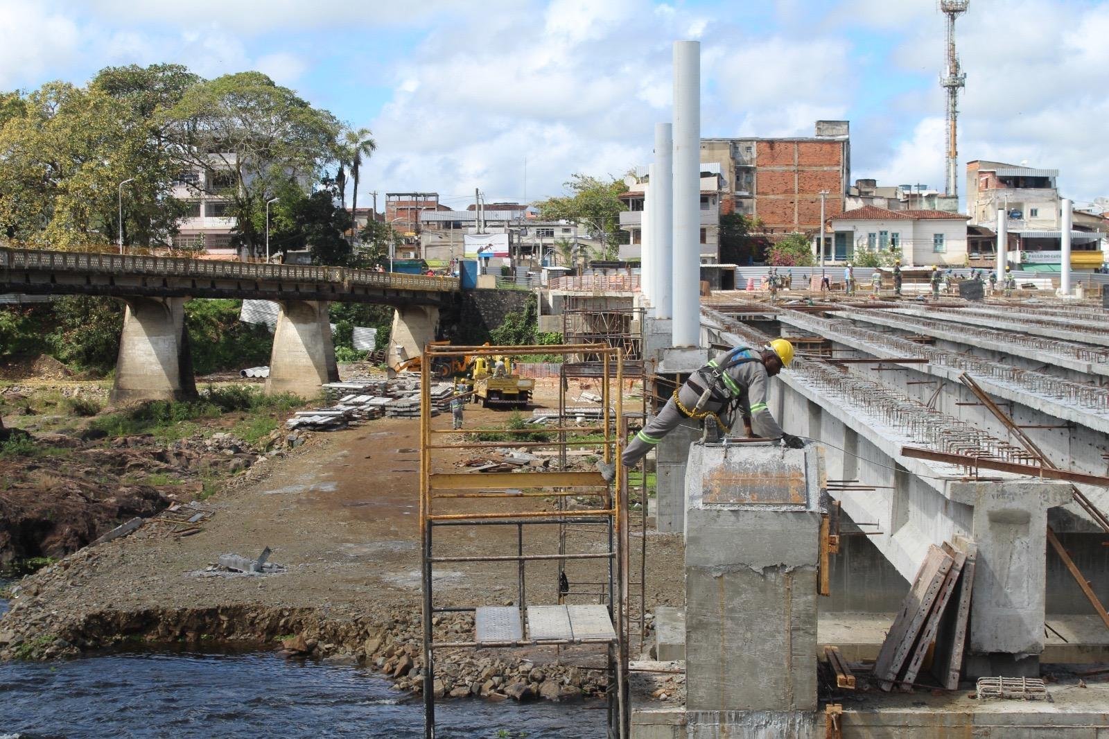 PONTE QUE LIGARÁ O CENTRO DE ITABUNA À NOVA BA-649 TEM 71% DE SUA ESTRUTURA DE CONCRETO CONCLUÍDA PONTE QUE LIGARÁ O CENTRO DE ITABUNA À NOVA BA-649 TEM 71% DE SUA ESTRUTURA DE CONCRETO CONCLUÍDA