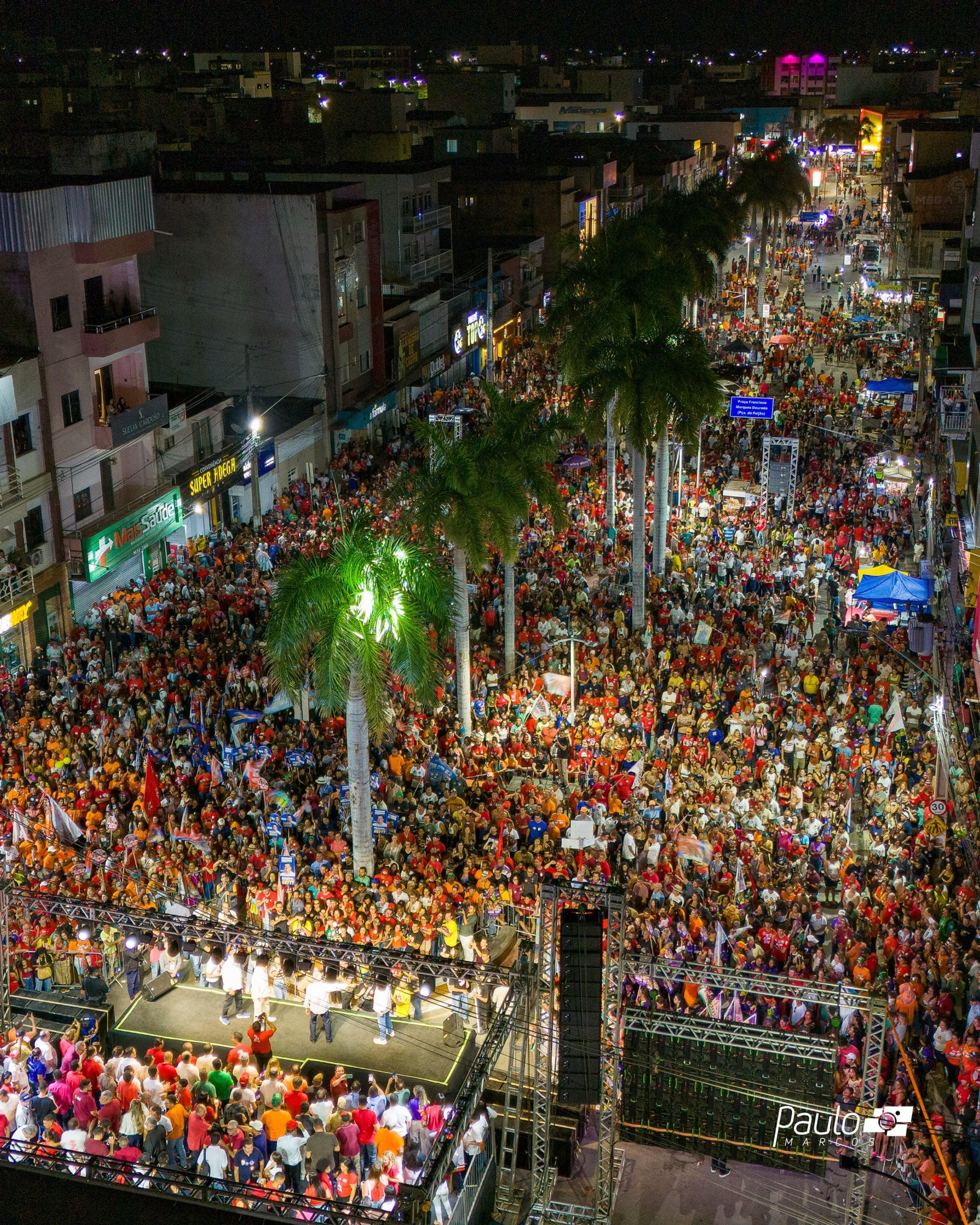 JERÔNIMO LOTA A PRAÇA DO FEIJÃO COM MAIS DE 20 MIL PESSOAS E ABRE CAMPANHA NO INTERIOR COM FORÇA DO TIME DE LULA