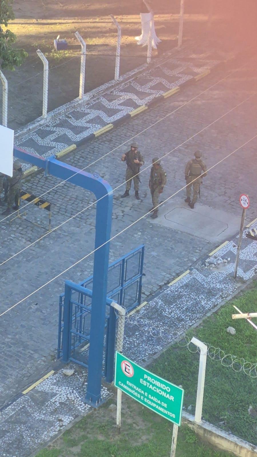 EXÉRCITO REFORÇA SEGURANÇA NO PORTO DE ILHÉUS DURANTE EXERCÍCIO MILITAR EXÉRCITO REFORÇA SEGURANÇA NO PORTO DE ILHÉUS DURANTE EXERCÍCIO MILITAR