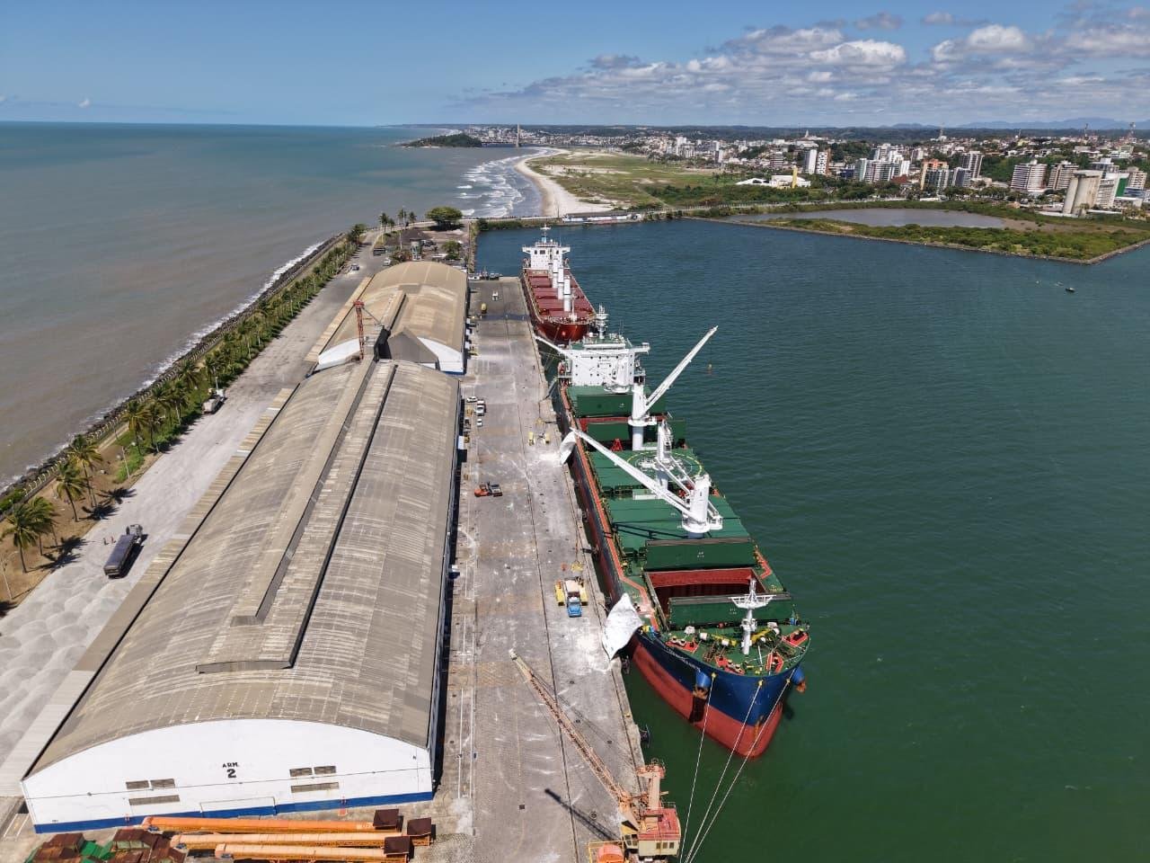 PORTO DE ILHÉUS CONCLUI OPERAÇÃO SIMULTÂNEA DE CARGAS E AMPLIA PERSPECTIVAS DE MOVIMENTAÇÃO