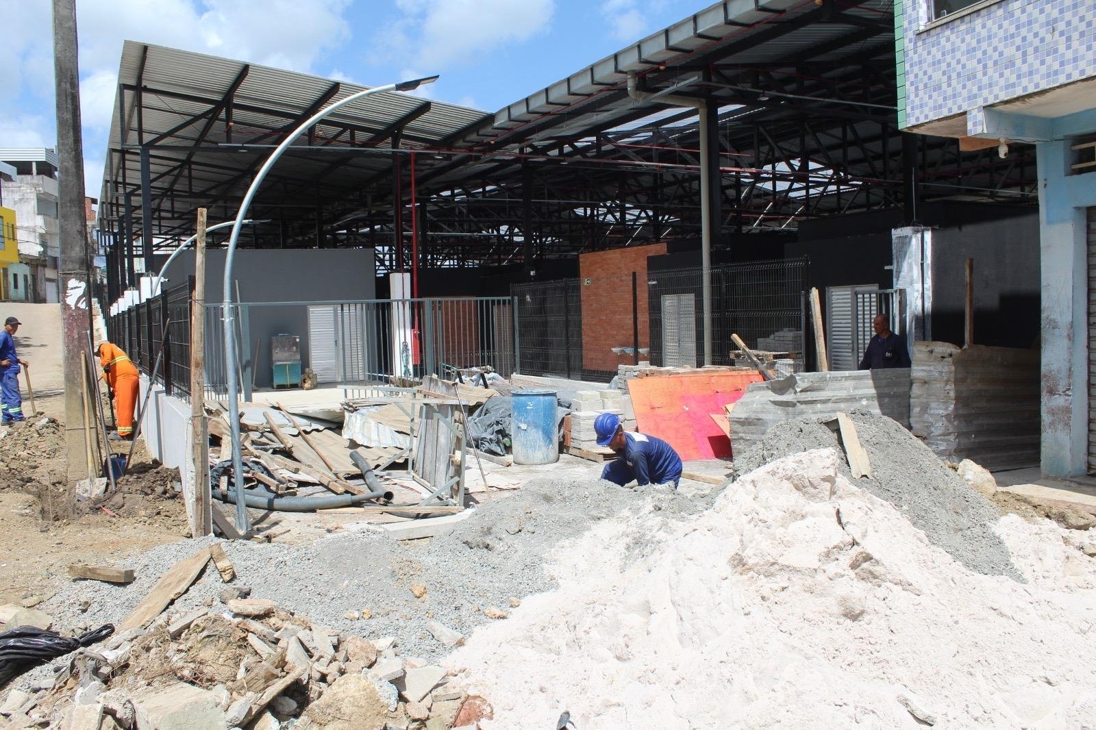 OBRAS DE REQUALIFICAÇÃO DA FEIRA LIVRE DO CALIFÓRNIA SERÃO CONCLUÍDAS EM SETEMBRO OBRAS DE REQUALIFICAÇÃO DA FEIRA LIVRE DO CALIFÓRNIA SERÃO CONCLUÍDAS EM SETEMBRO
