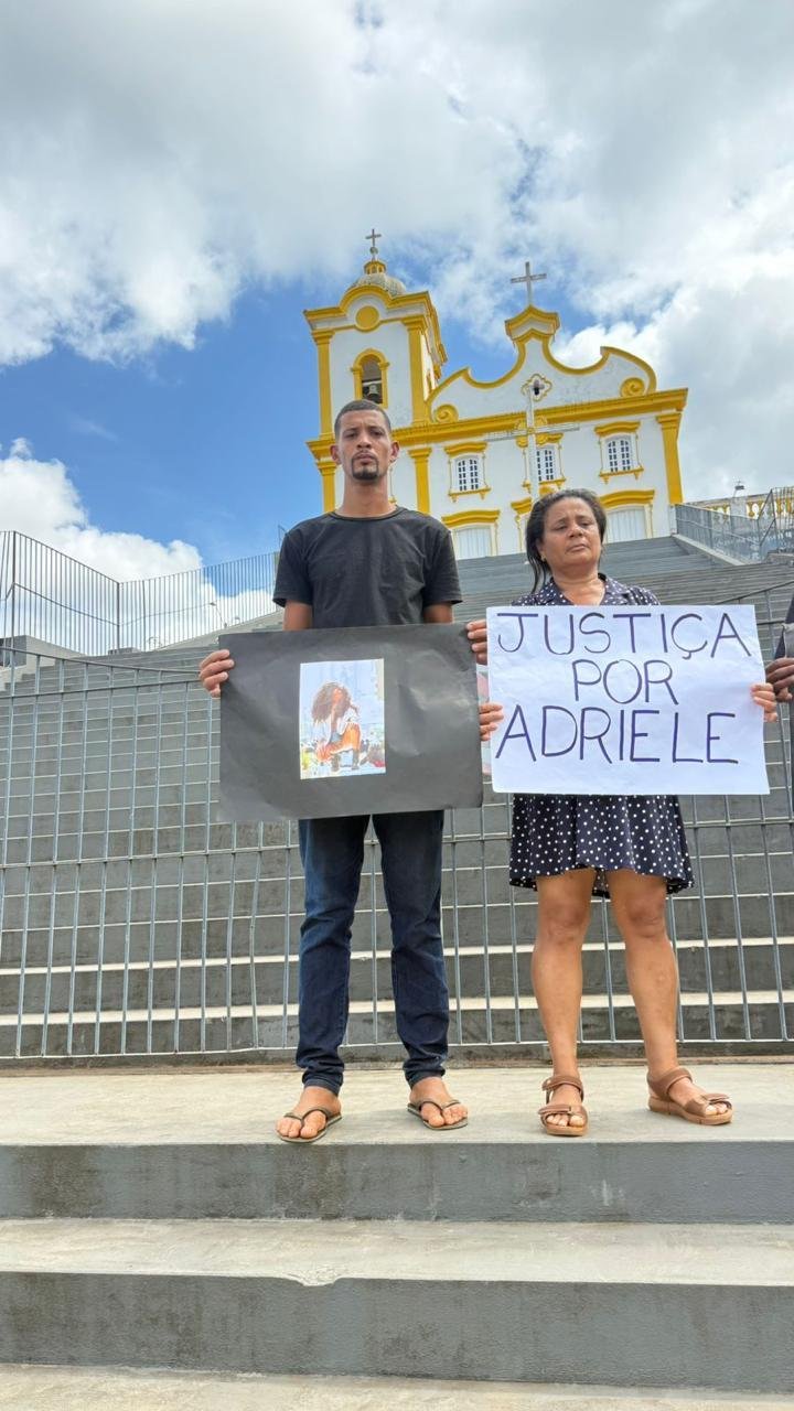 SEPULTAMENTO DE EMPRESÁRIA QUE MORREU APÓS CIRURGIA EM ILHÉUS É MARCADO POR COMOÇÃO E PEDIDOS DE JUSTIÇA EM ITUBERÁ SEPULTAMENTO DE EMPRESÁRIA QUE MORREU APÓS CIRURGIA EM ILHÉUS É MARCADO POR COMOÇÃO E PEDIDOS DE JUSTIÇA EM ITUBERÁ