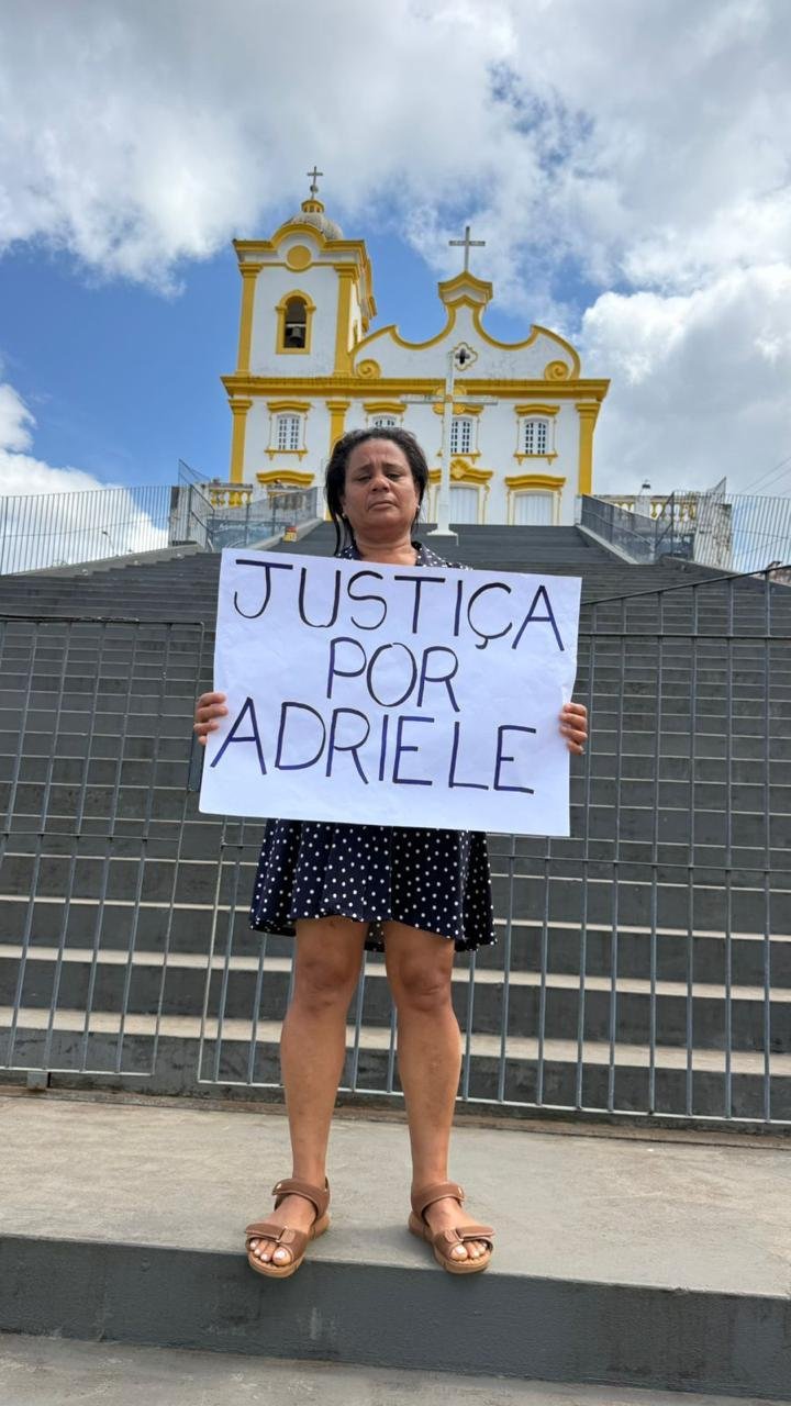 SEPULTAMENTO DE EMPRESÁRIA QUE MORREU APÓS CIRURGIA EM ILHÉUS É MARCADO POR COMOÇÃO E PEDIDOS DE JUSTIÇA EM ITUBERÁ SEPULTAMENTO DE EMPRESÁRIA QUE MORREU APÓS CIRURGIA EM ILHÉUS É MARCADO POR COMOÇÃO E PEDIDOS DE JUSTIÇA EM ITUBERÁ