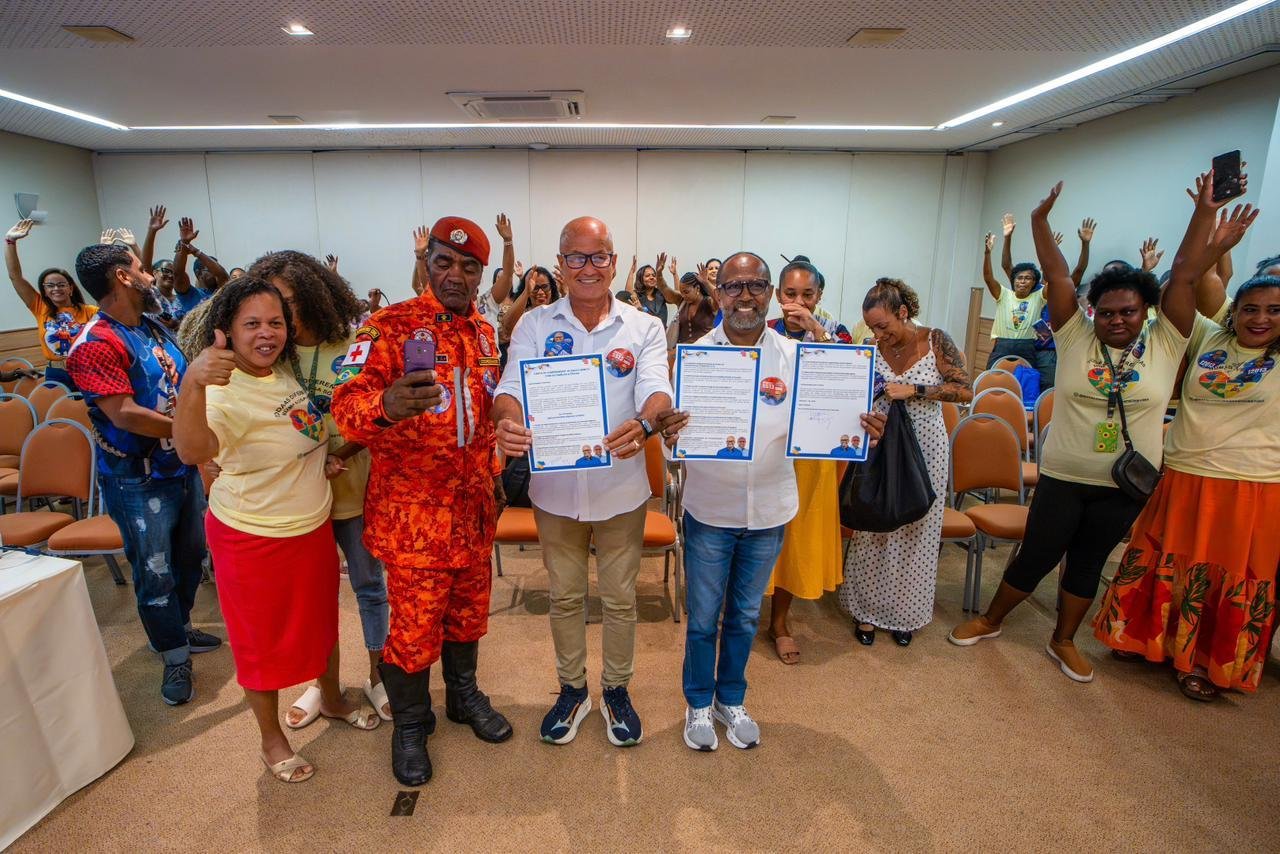 BEBETO E GAZO ASSINAM CARTA DE COMPROMISSO COM AS FAMÍLIAS ATÍPICAS DA BAHIA BEBETO E GAZO ASSINAM CARTA DE COMPROMISSO COM AS FAMÍLIAS ATÍPICAS DA BAHIA