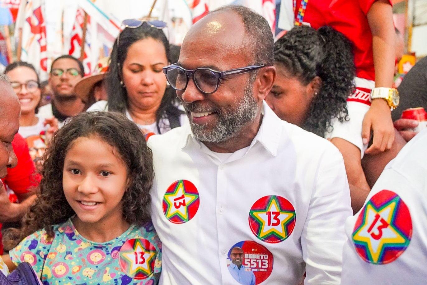 BEBETO PARTICIPA DE CAMINHADA COM LULA NO BAIRRO DA LIBERDADE, EM SALVADOR BEBETO PARTICIPA DE CAMINHADA COM LULA NO BAIRRO DA LIBERDADE, EM SALVADOR