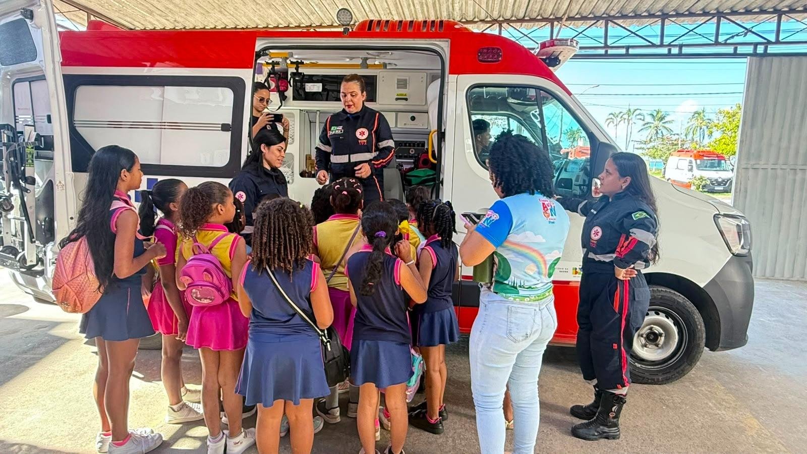 PROJETO SAMUZINHO NA ESCOLA RECEBE ESTUDANTES NA SEDE DO SAMU DE ILHÉUS 