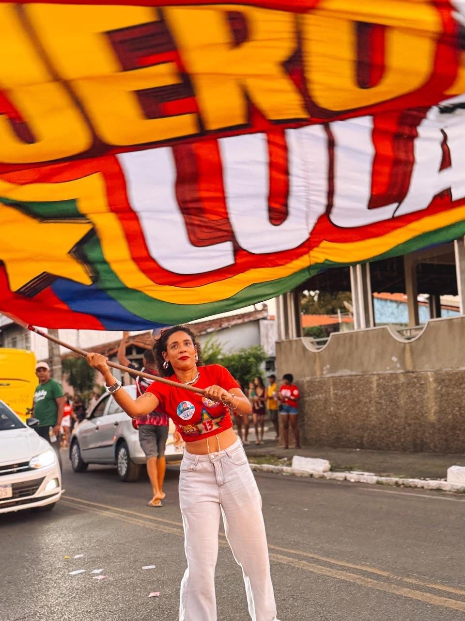 TARDEZINHA DE JERO E LULA REÚNE MILITÂNCIA E POPULAÇÃO EM CAMINHADA PELO BAIRRO DA CONQUISTA, EM ILHÉUS TARDEZINHA DE JERO E LULA REÚNE MILITÂNCIA E POPULAÇÃO EM CAMINHADA PELO BAIRRO DA CONQUISTA, EM ILHÉUS