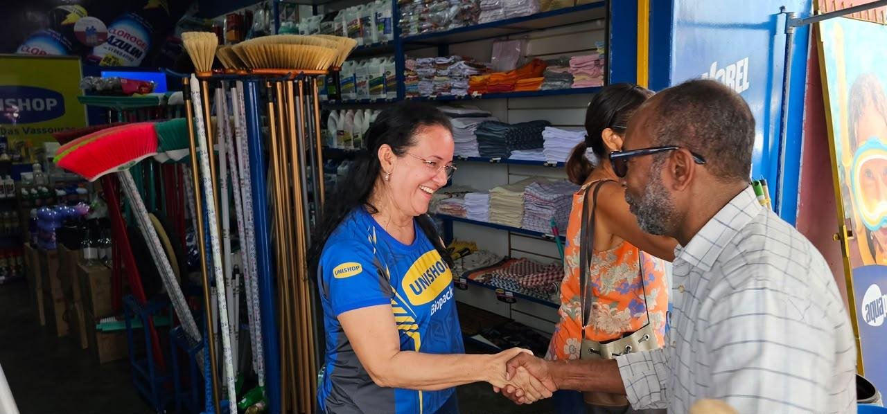 EM ITABUNA, BEBETO APRESENTA PROPOSTAS DURANTE CORPO A CORPO NA FEIRA DO CENTRO COMERCIAL EM ITABUNA, BEBETO APRESENTA PROPOSTAS DURANTE CORPO A CORPO NA FEIRA DO CENTRO COMERCIAL