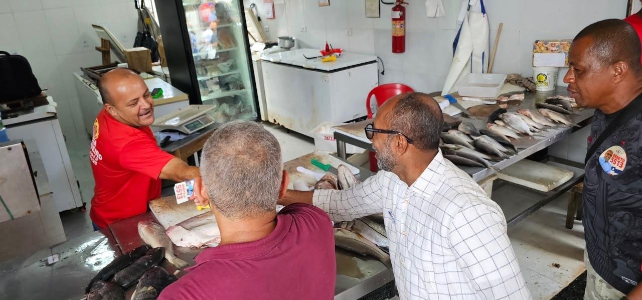 EM ITABUNA, BEBETO APRESENTA PROPOSTAS DURANTE CORPO A CORPO NA FEIRA DO CENTRO COMERCIAL EM ITABUNA, BEBETO APRESENTA PROPOSTAS DURANTE CORPO A CORPO NA FEIRA DO CENTRO COMERCIAL