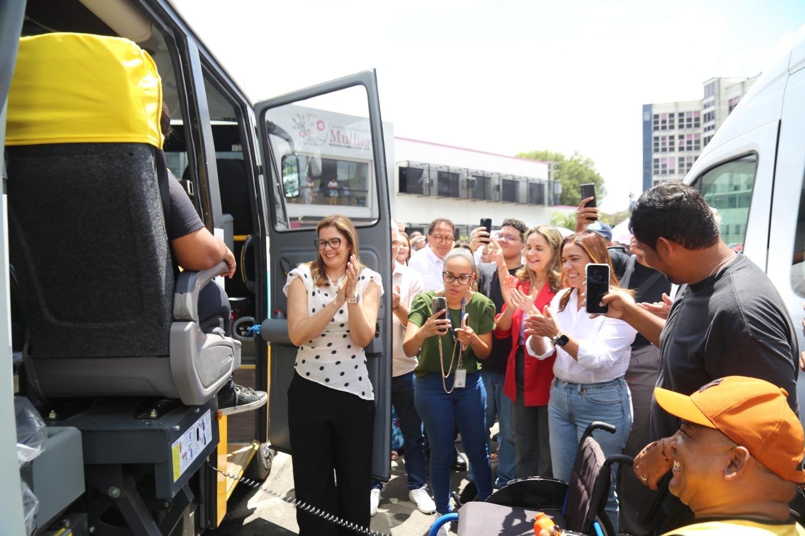 PREFEITURA DE ITABUNA RECEBE DA SESAB VEÍCULO PARA O TFD E EQUIPAMENTOS PARA REFORÇAR A SAÚDE LOCAL PREFEITURA DE ITABUNA RECEBE DA SESAB VEÍCULO PARA O TFD E EQUIPAMENTOS PARA REFORÇAR A SAÚDE LOCAL