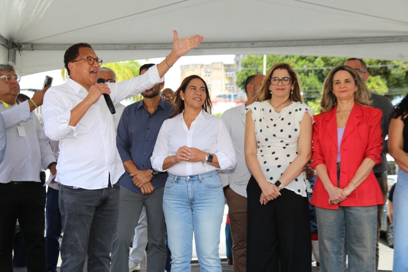 PREFEITURA DE ITABUNA RECEBE DA SESAB VEÍCULO PARA O TFD E EQUIPAMENTOS PARA REFORÇAR A SAÚDE LOCAL PREFEITURA DE ITABUNA RECEBE DA SESAB VEÍCULO PARA O TFD E EQUIPAMENTOS PARA REFORÇAR A SAÚDE LOCAL