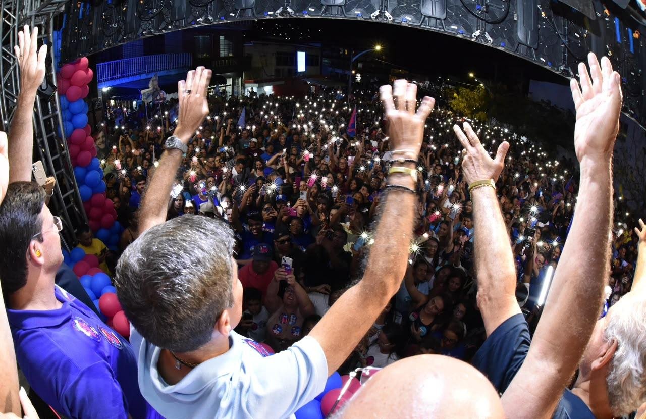 “VOU ENCARAR O PROBLEMA DA VIOLÊNCIA E TRABALHAR PARA QUE O CIDADÃO VOLTE A VIVER EM PAZ”, DIZ ACM NETO EM JACOBINA “VOU ENCARAR O PROBLEMA DA VIOLÊNCIA E TRABALHAR PARA QUE O CIDADÃO VOLTE A VIVER EM PAZ”, DIZ ACM NETO EM JACOBINA