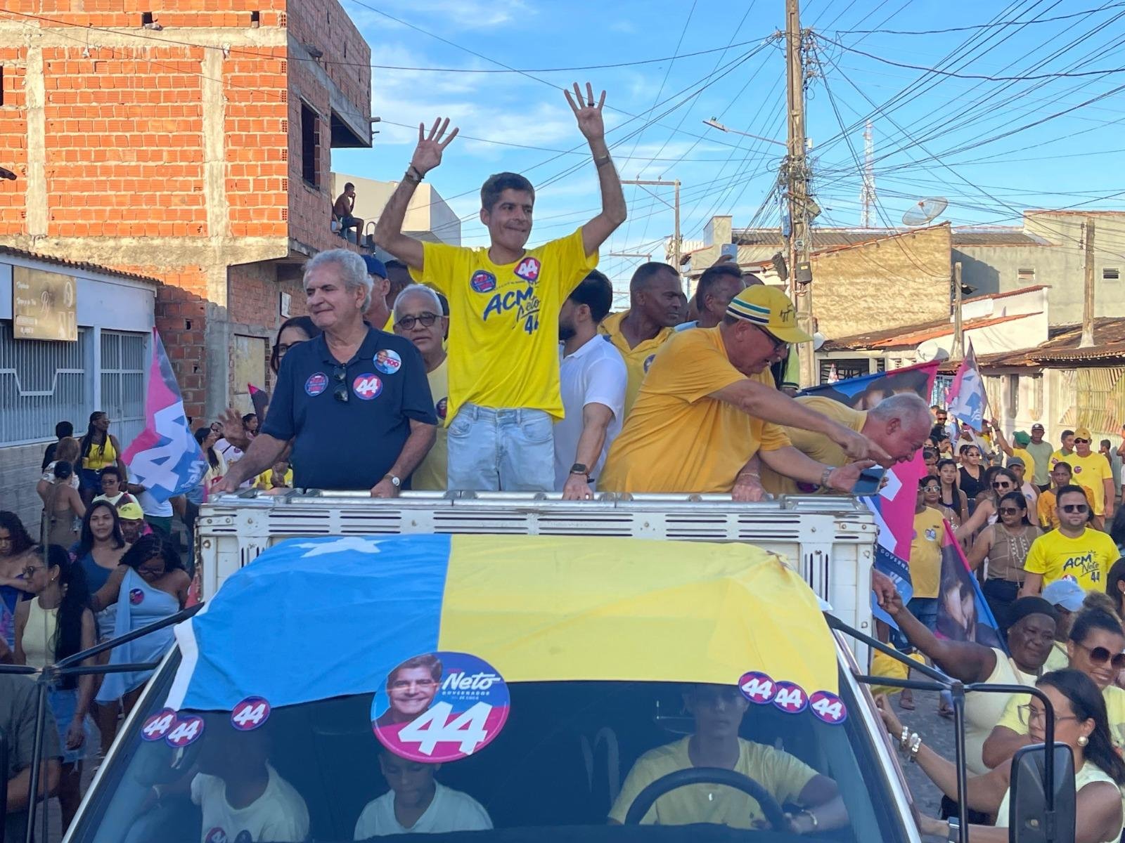 ACM NETO PERCORRE TRÊS CIDADES NO SUL DA BAHIA NO MESMO DIA E PROJETA GRANDE FESTA EM ILHÉUS NA VÉSPERA DA ELEIÇÃO: 