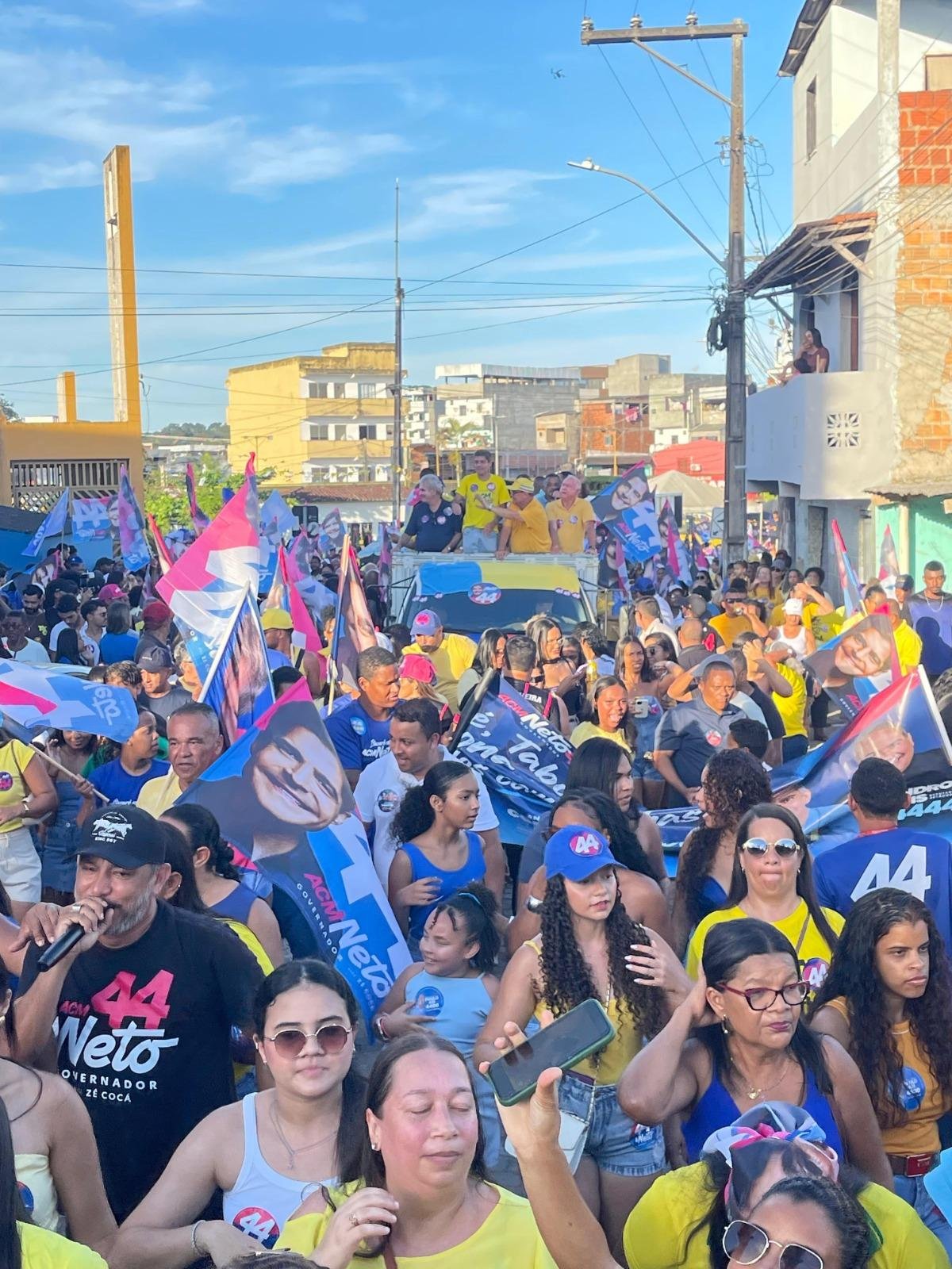 ACM NETO PERCORRE TRÊS CIDADES NO SUL DA BAHIA NO MESMO DIA E PROJETA GRANDE FESTA EM ILHÉUS NA VÉSPERA DA ELEIÇÃO: 