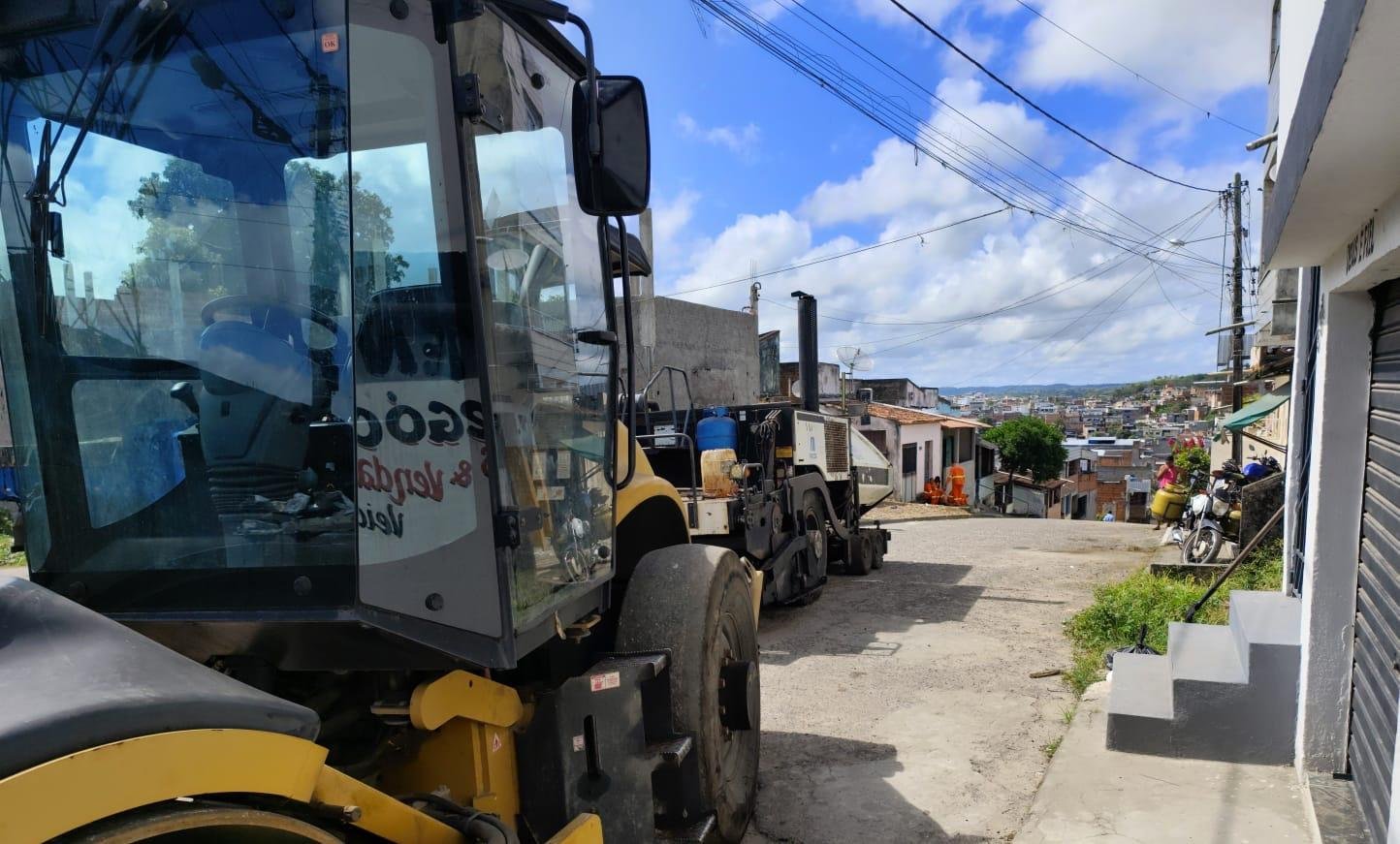 PREFEITURA DE ITABUNA AMPLIA FRENTES DE PAVIMENTAÇÃO E URBANIZAÇÃO EM DIFERENTES REGIÕES DO MUNICÍPIO PREFEITURA DE ITABUNA AMPLIA FRENTES DE PAVIMENTAÇÃO E URBANIZAÇÃO EM DIFERENTES REGIÕES DO MUNICÍPIO