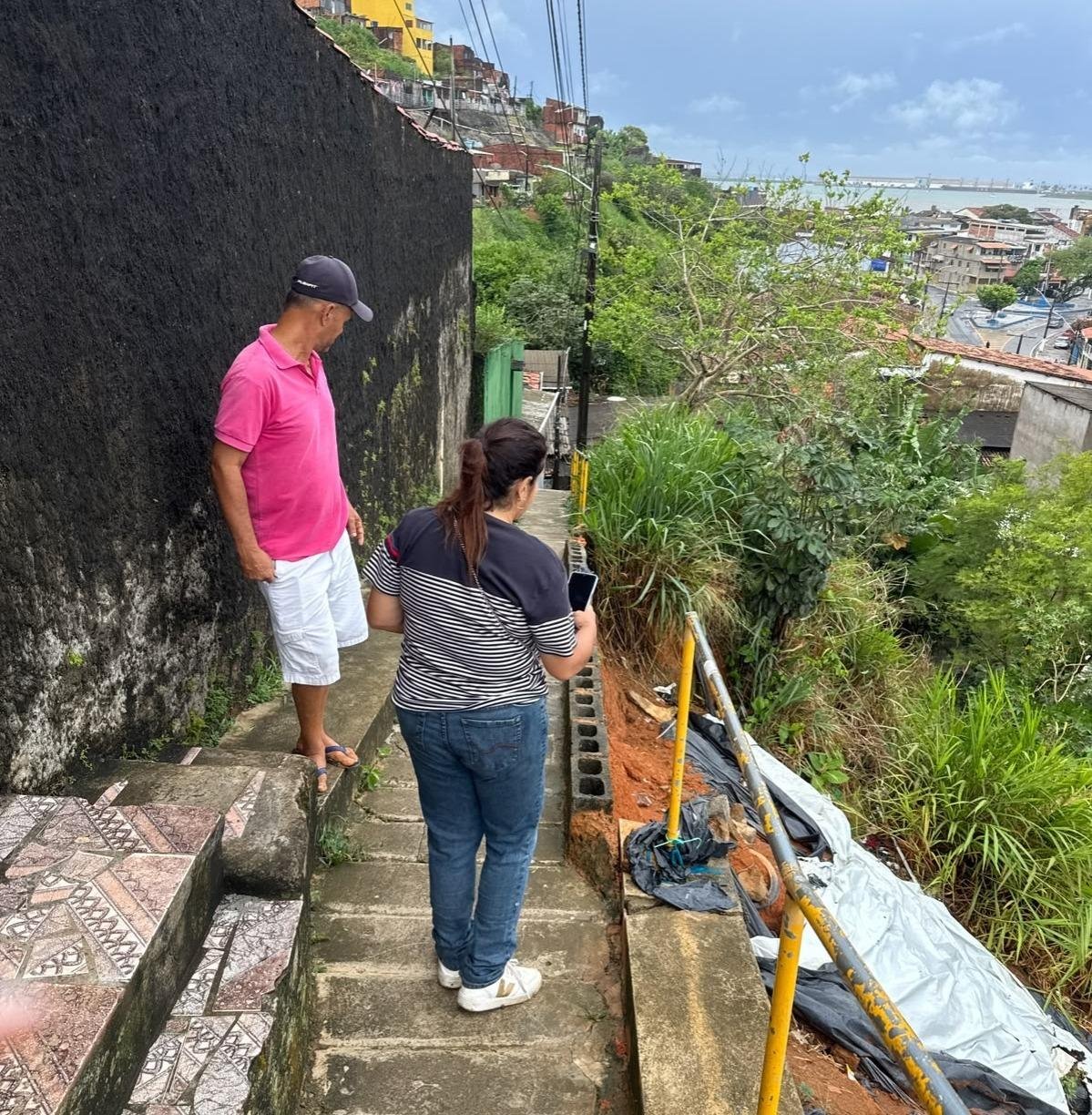 PREFEITURA PRESTA ASSISTÊNCIA SOCIAL A FAMÍLIAS AFETADAS PELAS CHUVAS EM ILHÉUS PREFEITURA PRESTA ASSISTÊNCIA SOCIAL A FAMÍLIAS AFETADAS PELAS CHUVAS EM ILHÉUS