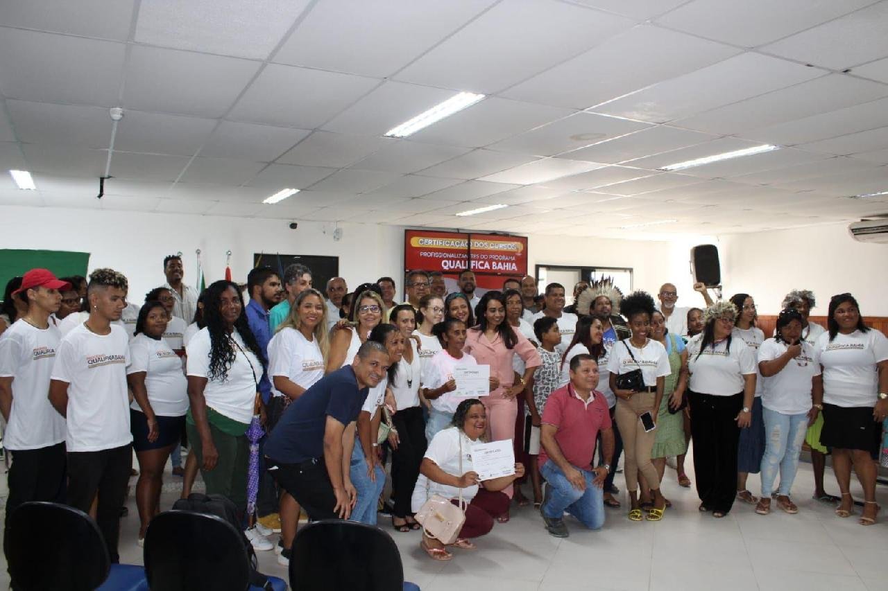 PROGRAMA QUALIFICA BAHIA ENTREGA CERTIFICADOS NA CÂMARA DE ILHÉUS PROGRAMA QUALIFICA BAHIA ENTREGA CERTIFICADOS NA CÂMARA DE ILHÉUS