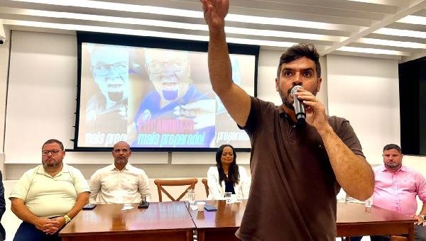 "UM DE SEUS COMPROMISSOS É DE AJUDAR A COLOCAR ILHÉUS NOS TRILHOS" DISSE VALDERICO JR. SOBRE ACM NETO