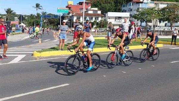 CAMPEONATO BAIANO DE TRIATHLON REÚNE 150 ATLETAS EM CIRCUITO MONTADO NO CENTRO HISTÓRICO DE ILHÉUS 